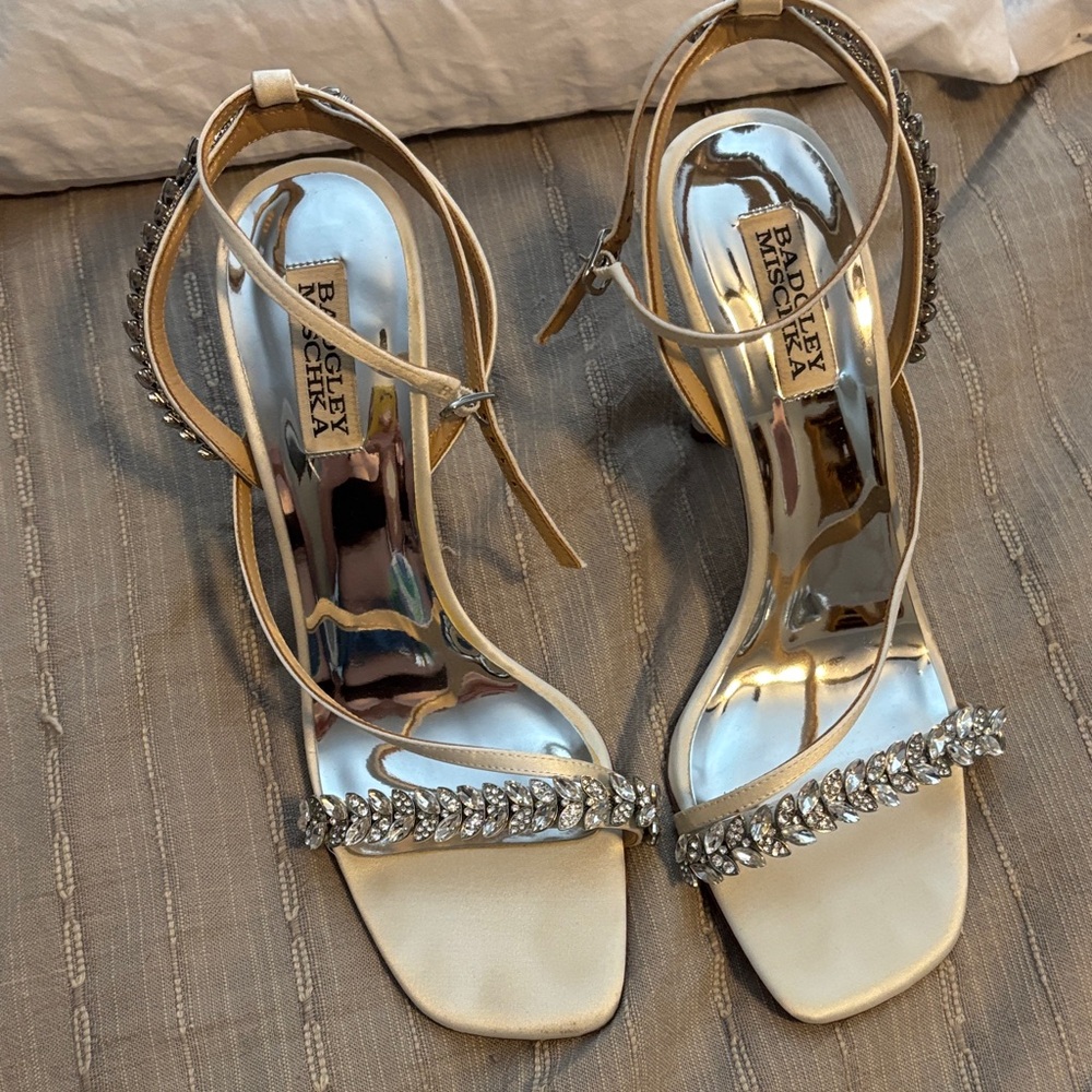 Badgley Mischka Cream Embellished Heels